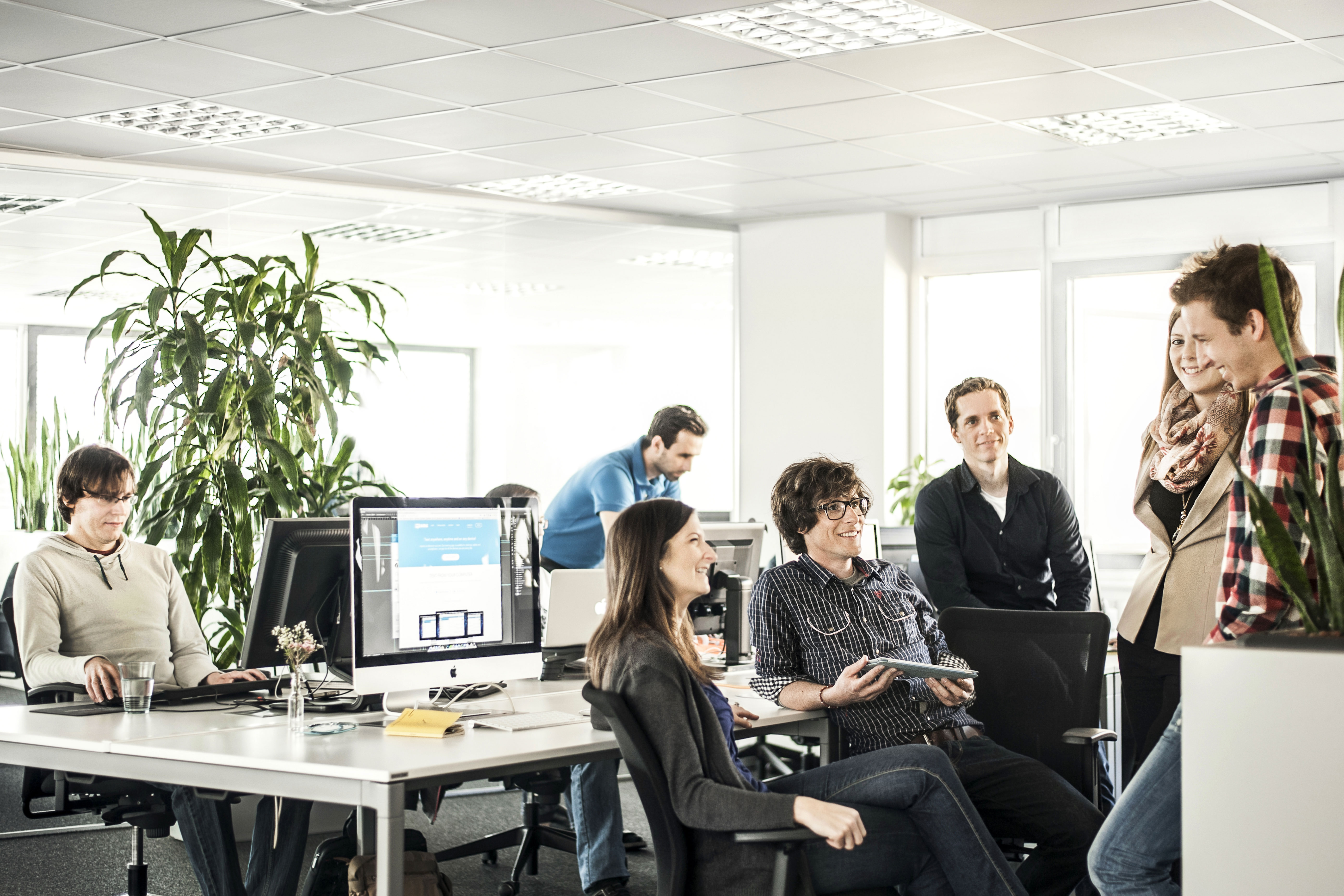 Text from computer, tablet and smartphone with our mysms apps